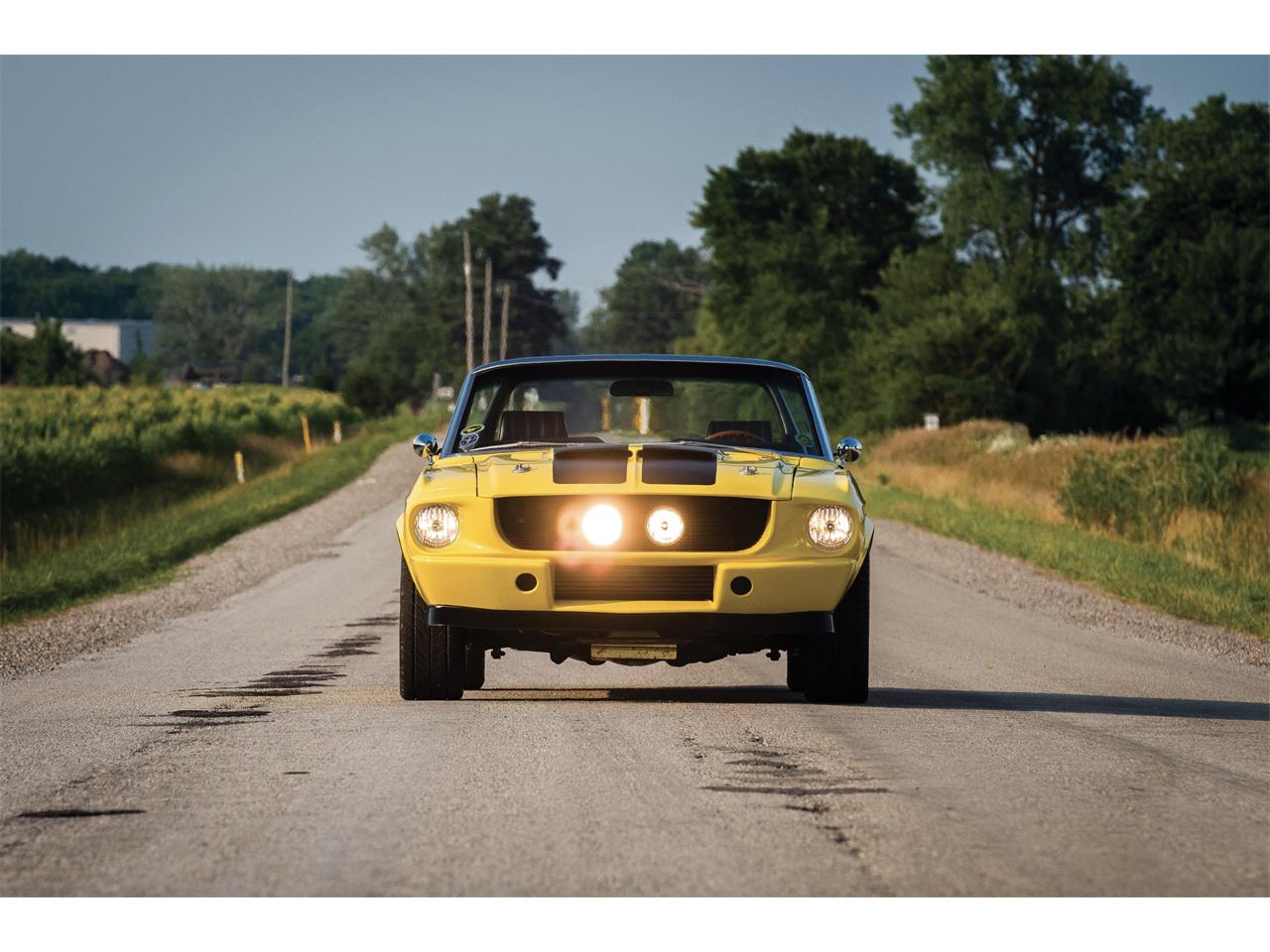 Ford-Mustang-1968-Yellow-Black-12
