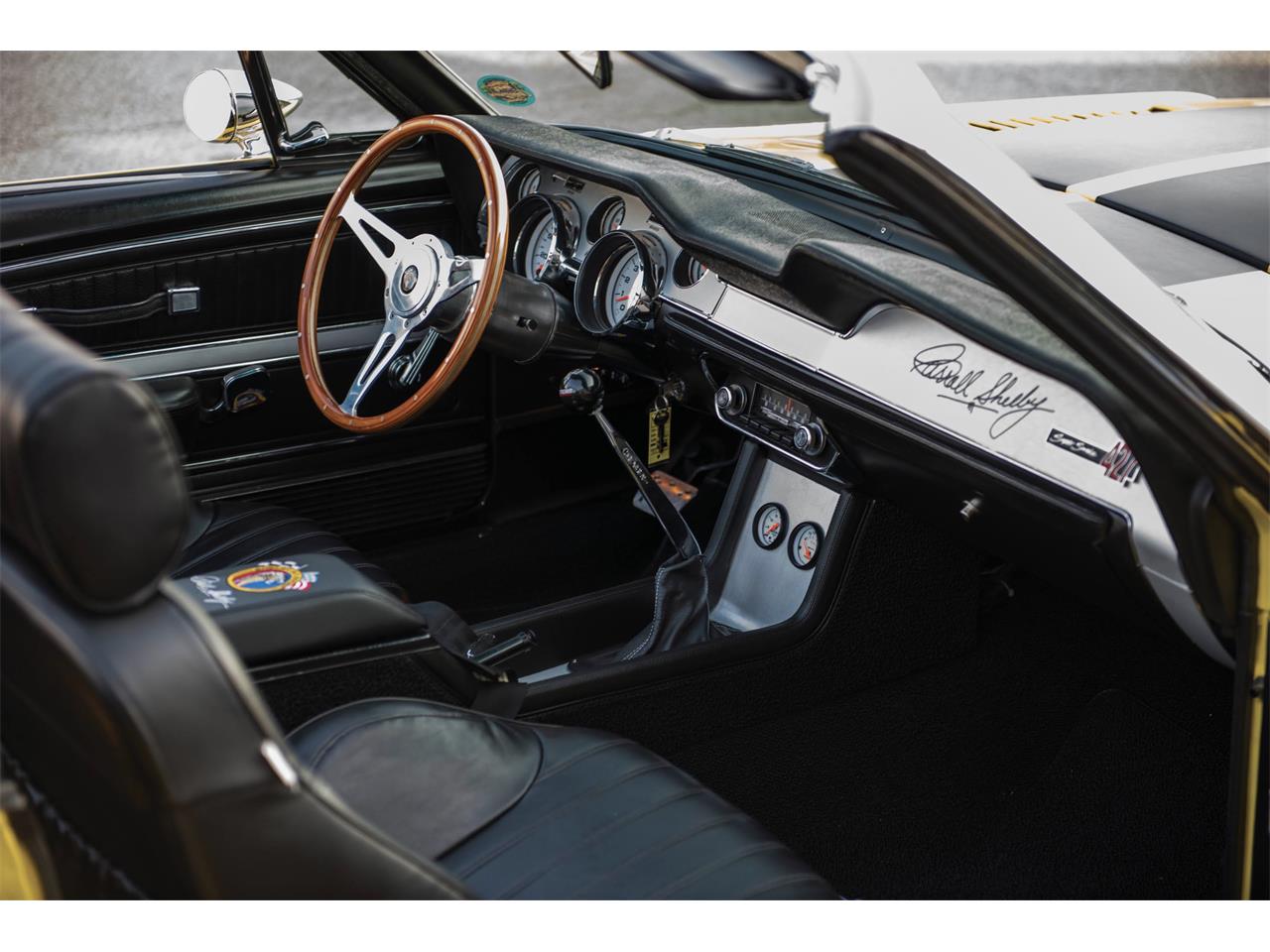 Ford-Mustang-1968-Yellow-Black-16