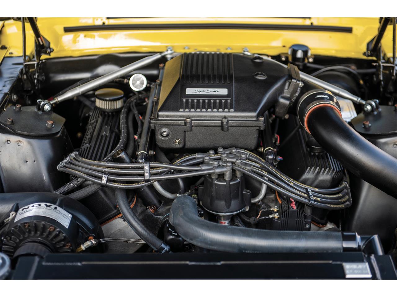 Ford-Mustang-1968-Yellow-Black-2