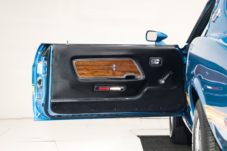 Ford-Mustang-1969-Acapulco-Blue-Black-Deluxe-10