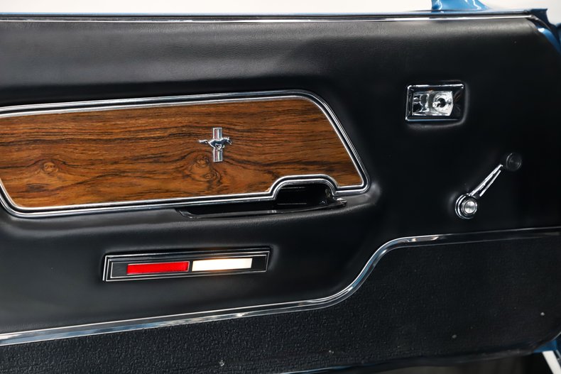 Ford-Mustang-1969-Acapulco-Blue-Black-Deluxe-12