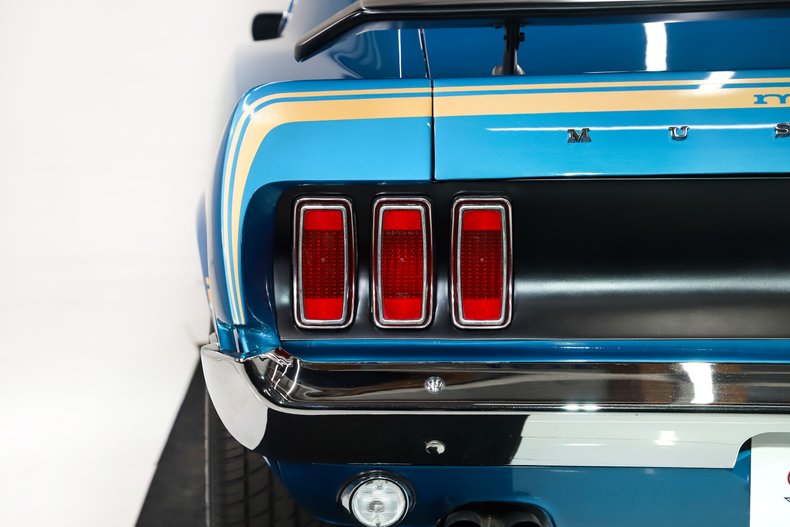 Ford-Mustang-1969-Acapulco-Blue-Black-Deluxe-2
