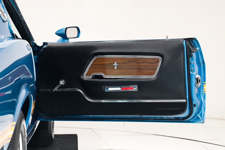 Ford-Mustang-1969-Acapulco-Blue-Black-Deluxe-35