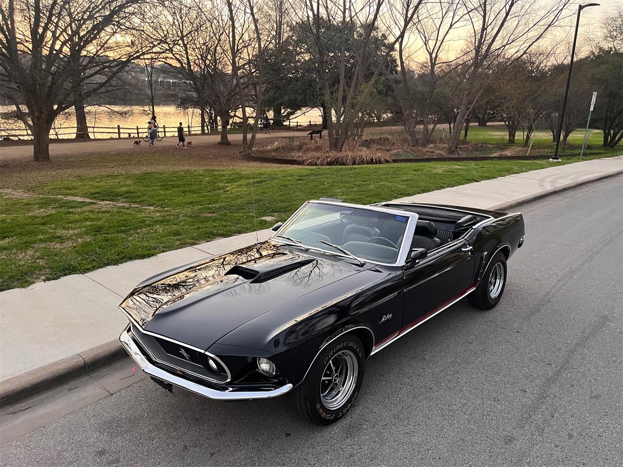 Ford-Mustang-1969-Black-Black-3