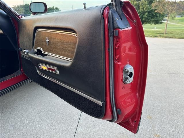 Ford-Mustang-1970-2-Door-Coupe-19