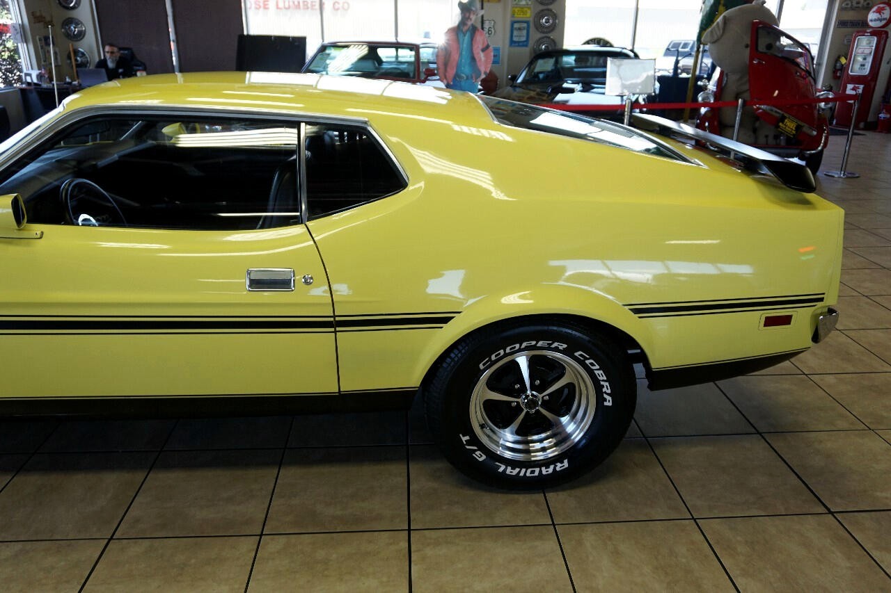 Ford-Mustang-1971-Classic-Car-37