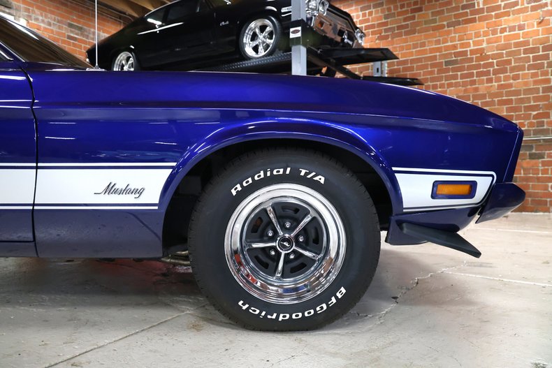 Ford-Mustang-1973-Cosmo-Blue-Metallic-Black-3