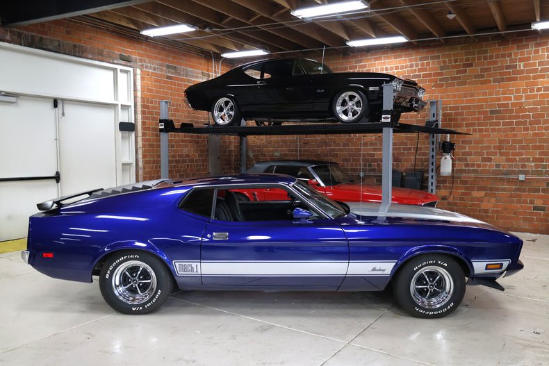 Ford-Mustang-1973-Cosmo-Blue-Metallic-Black-40