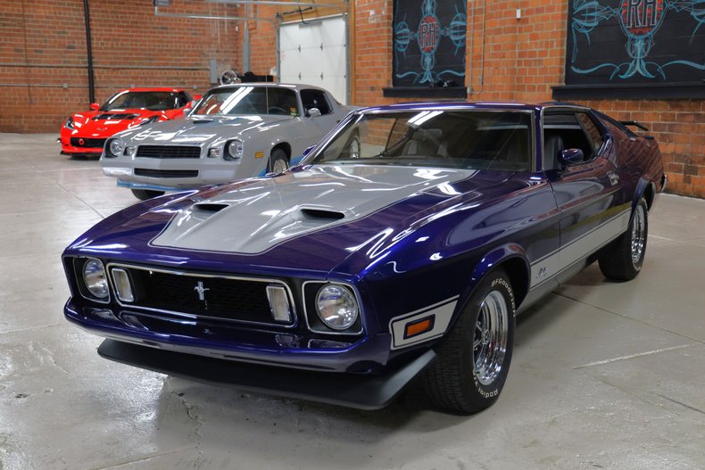 Ford-Mustang-1973-Cosmo-Blue-Metallic-Black-9