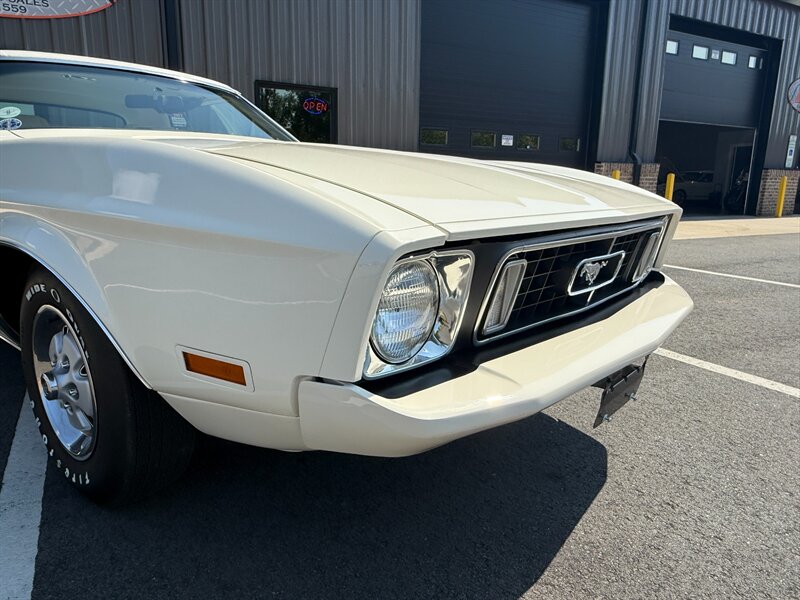 Ford-Mustang-1973-White-30