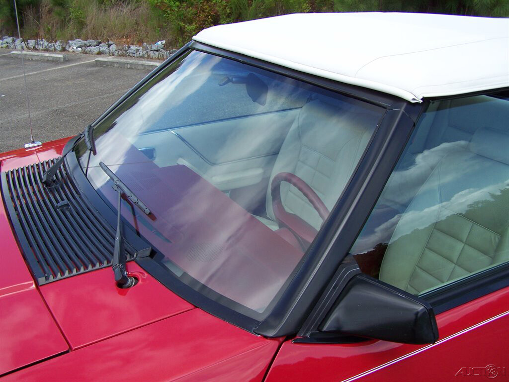 Ford-Mustang-1983-Convertible-19