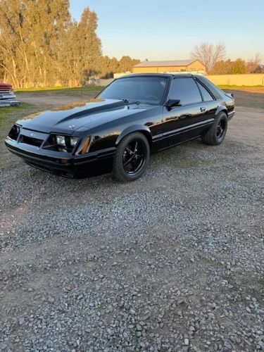 Ford-Mustang-1984-Black-Gray-1