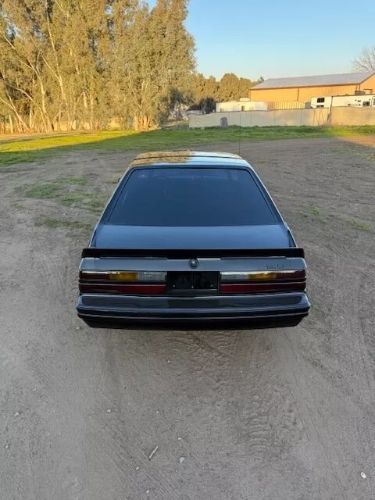 Ford-Mustang-1984-Black-Gray-2