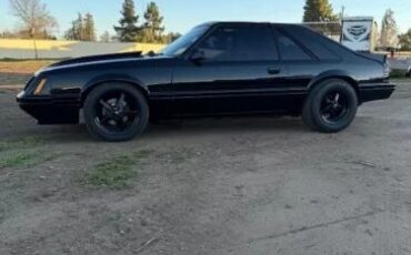 Ford-Mustang-1984-Black-Gray-3