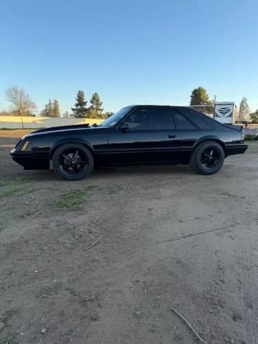 Ford-Mustang-1984-Black-Gray-3