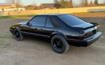 Ford-Mustang-1984-Black-Gray-4
