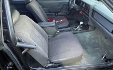 Ford-Mustang-1984-Black-Gray-9
