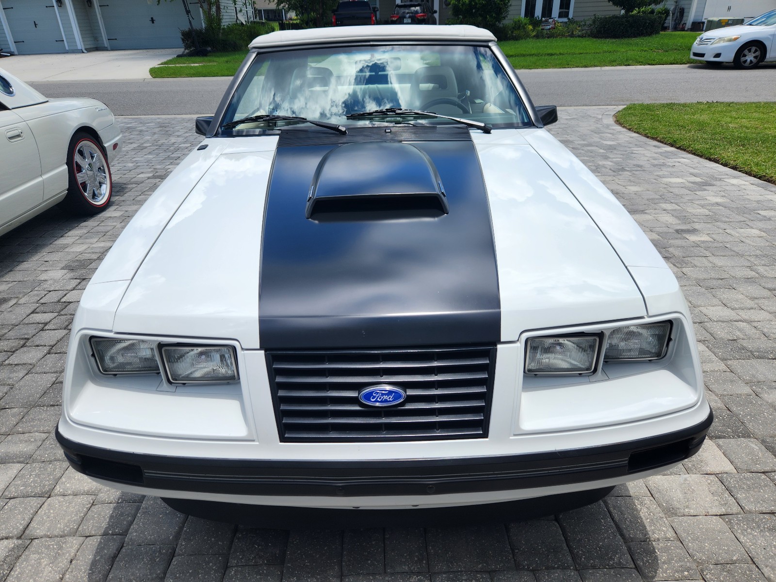 Ford-Mustang-1984-Convertible-1