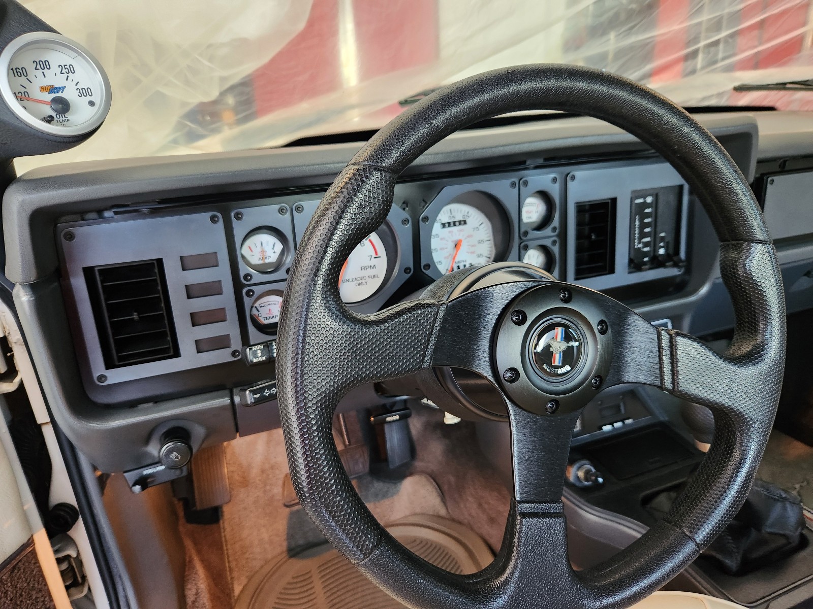 Ford-Mustang-1984-Convertible-13