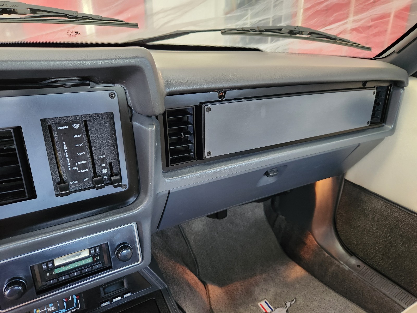 Ford-Mustang-1984-Convertible-14
