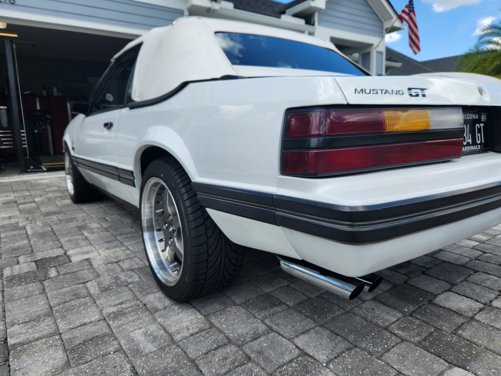 Ford-Mustang-1984-Convertible-2