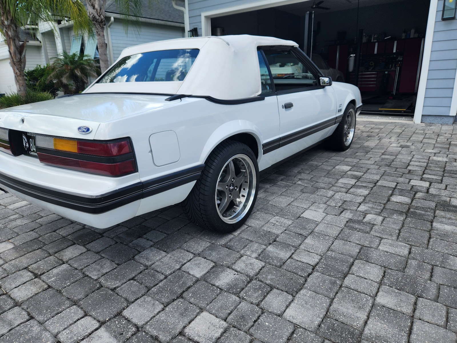 Ford-Mustang-1984-Convertible-3