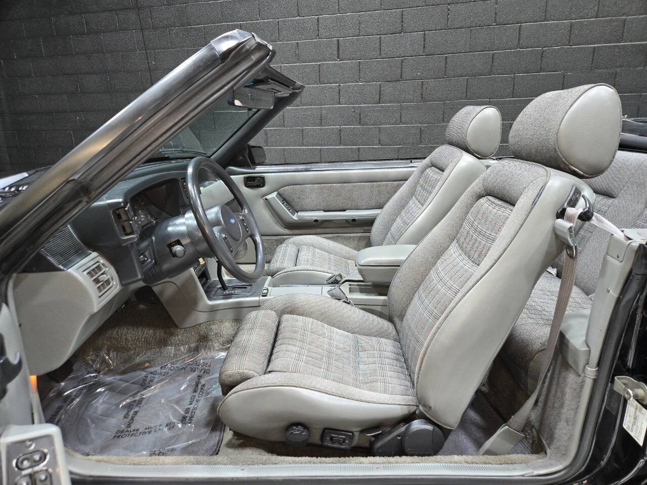 Ford-Mustang-1987-Convertible-10