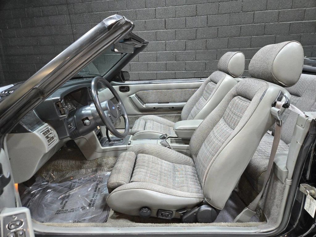 Ford-Mustang-1987-Convertible-10