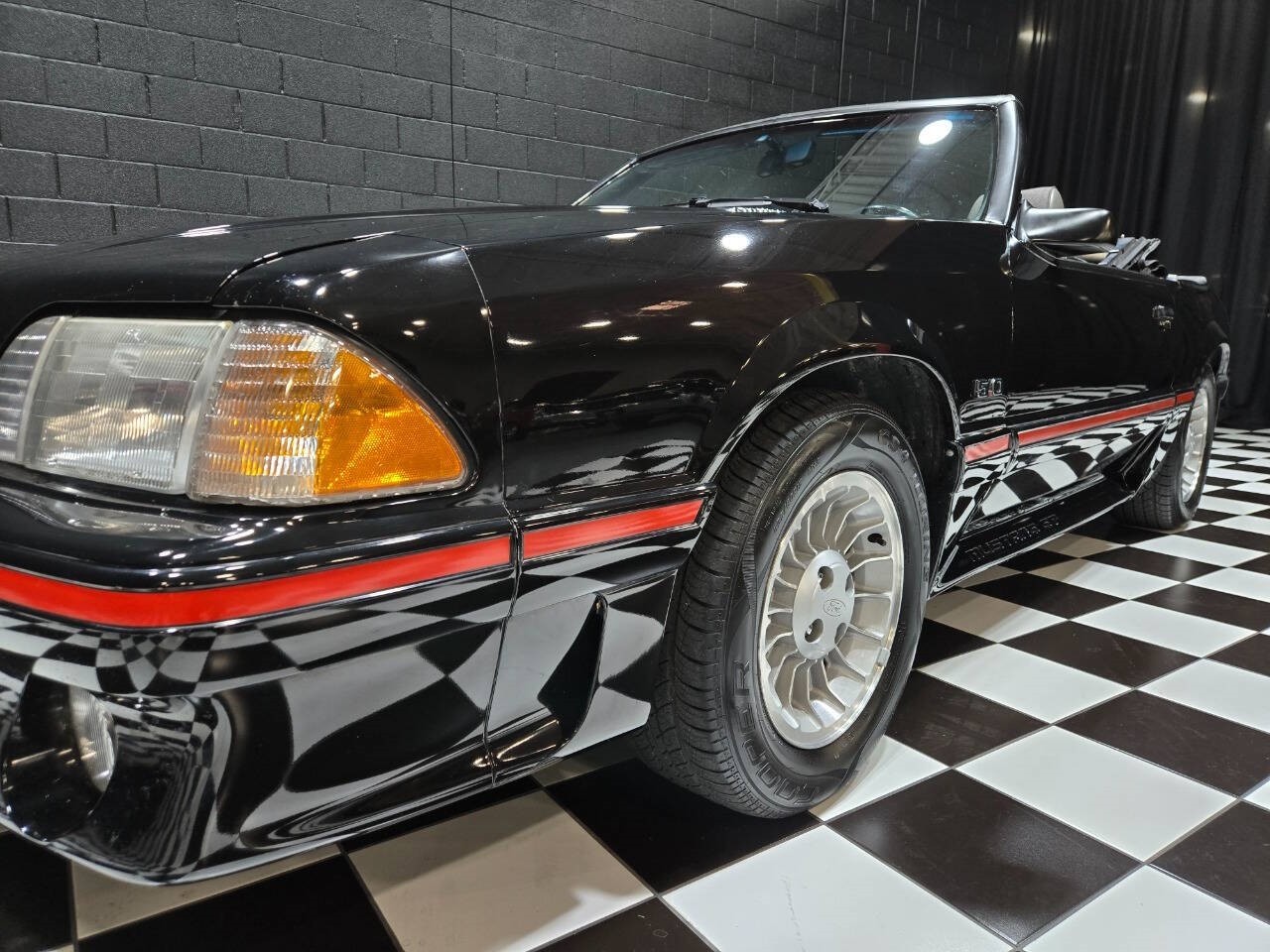 Ford-Mustang-1987-Convertible-12