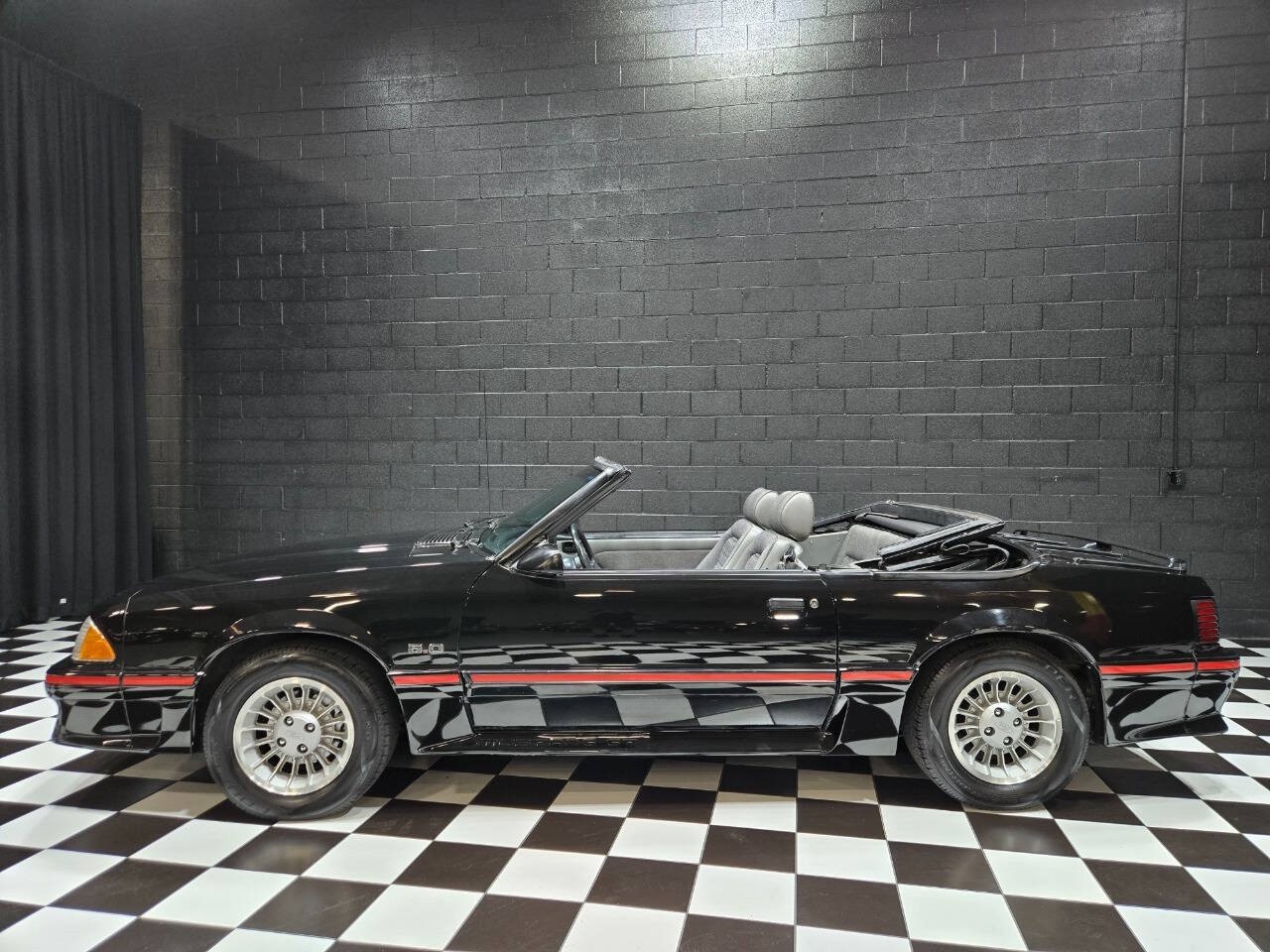 Ford-Mustang-1987-Convertible-4