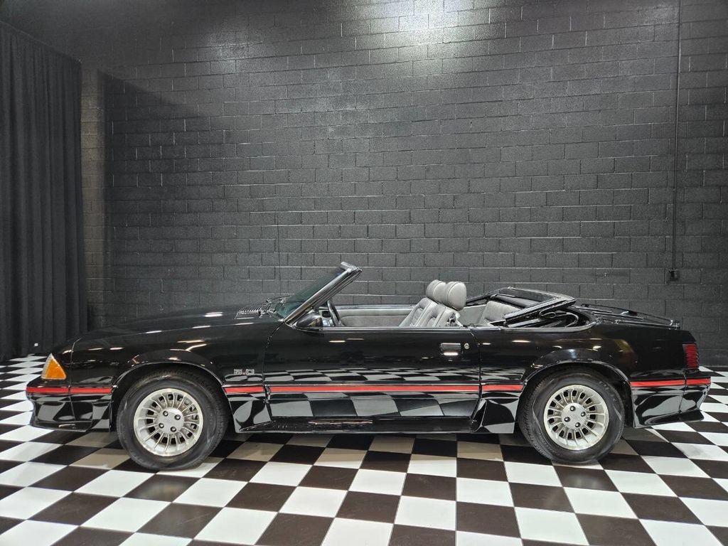 Ford-Mustang-1987-Convertible-4