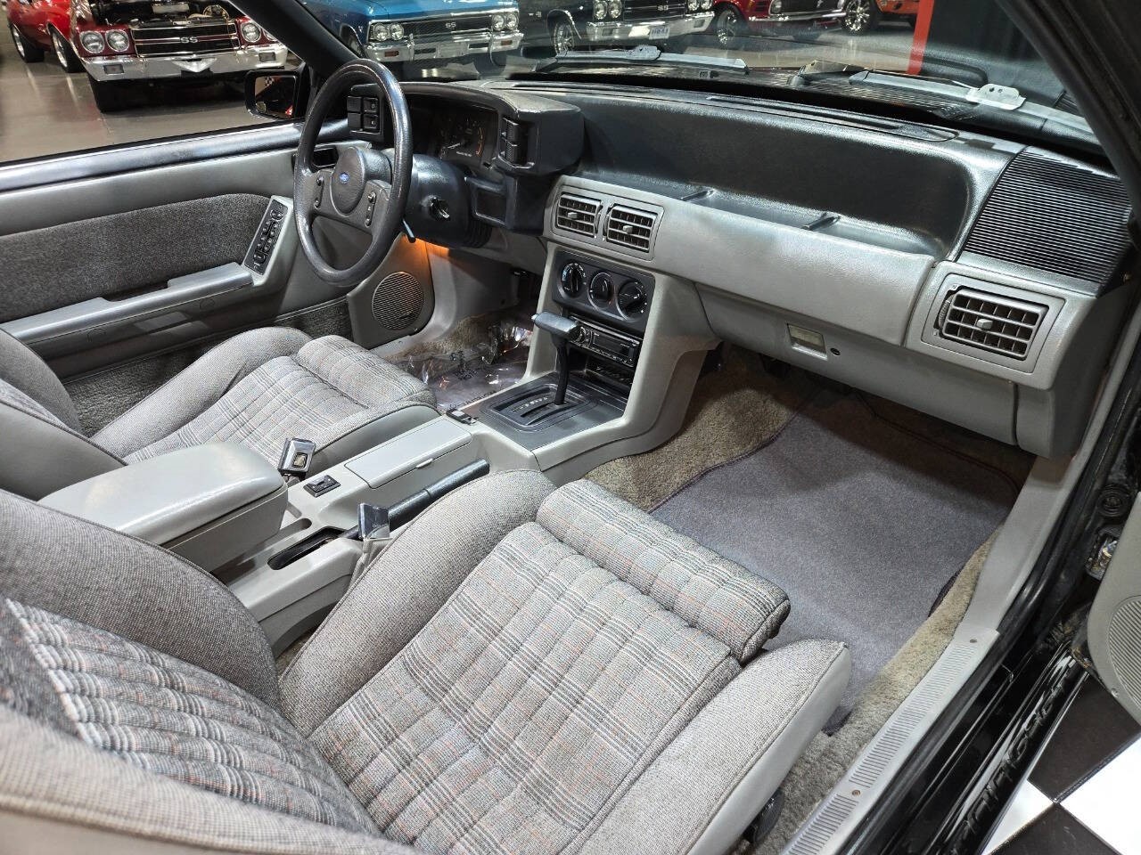 Ford-Mustang-1987-Convertible-9