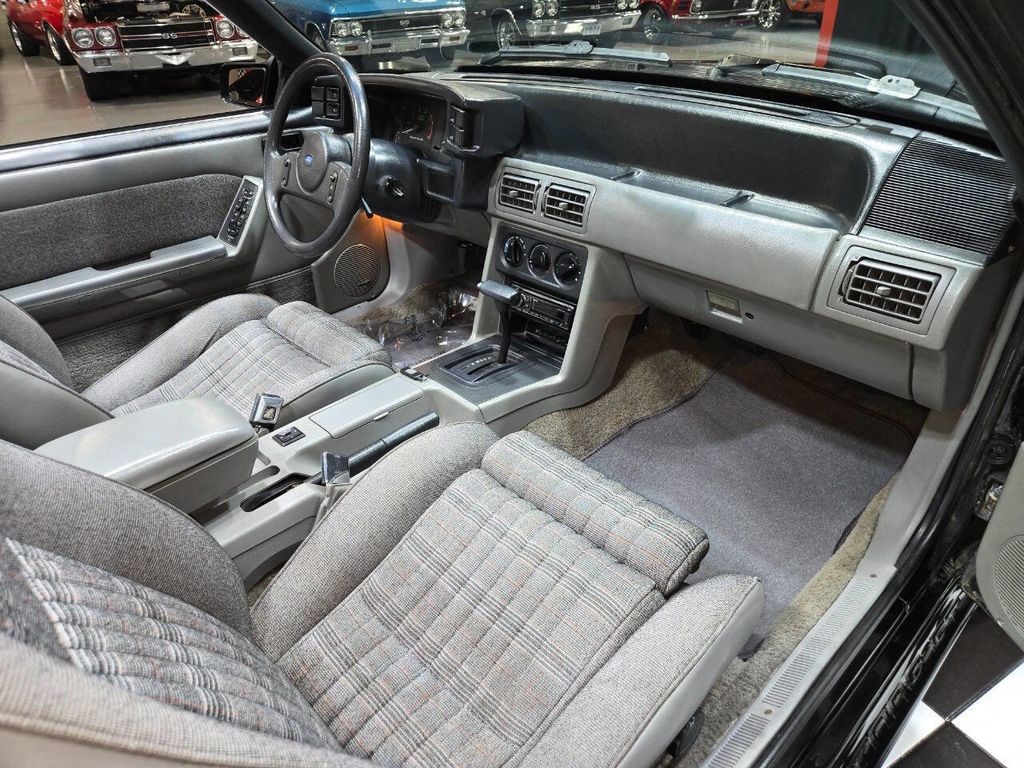Ford-Mustang-1987-Convertible-9