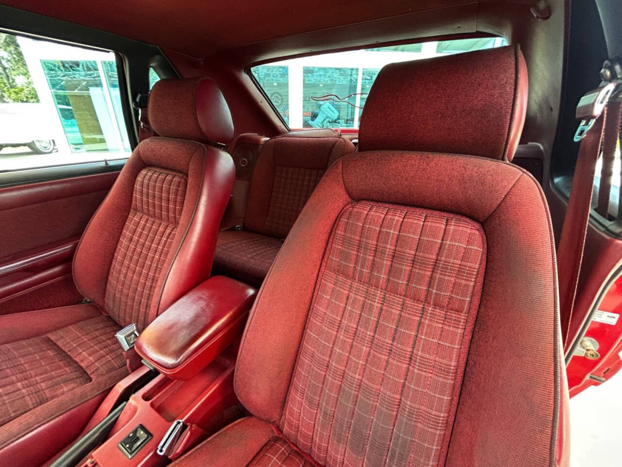 Ford-Mustang-1989-Hatchback-25