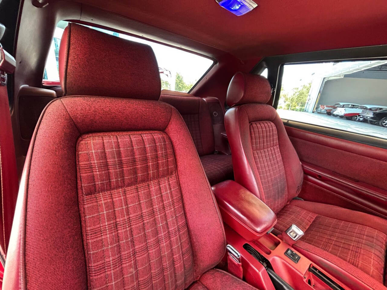 Ford-Mustang-1989-Hatchback-31
