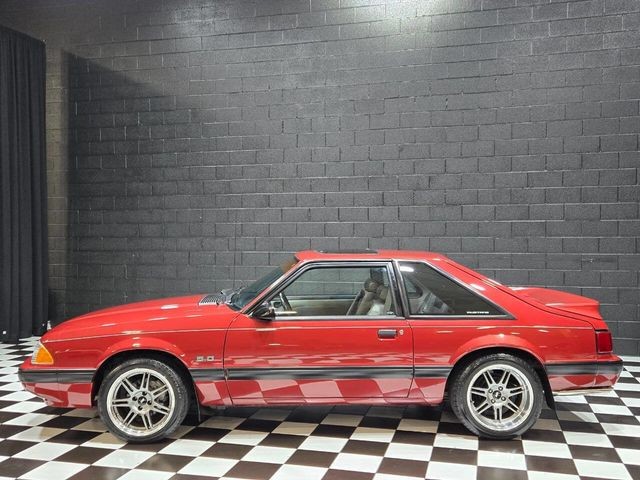 Ford-Mustang-1990-Hatchback-3