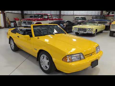Ford-Mustang-1993-Canary-Yellow-Black-1