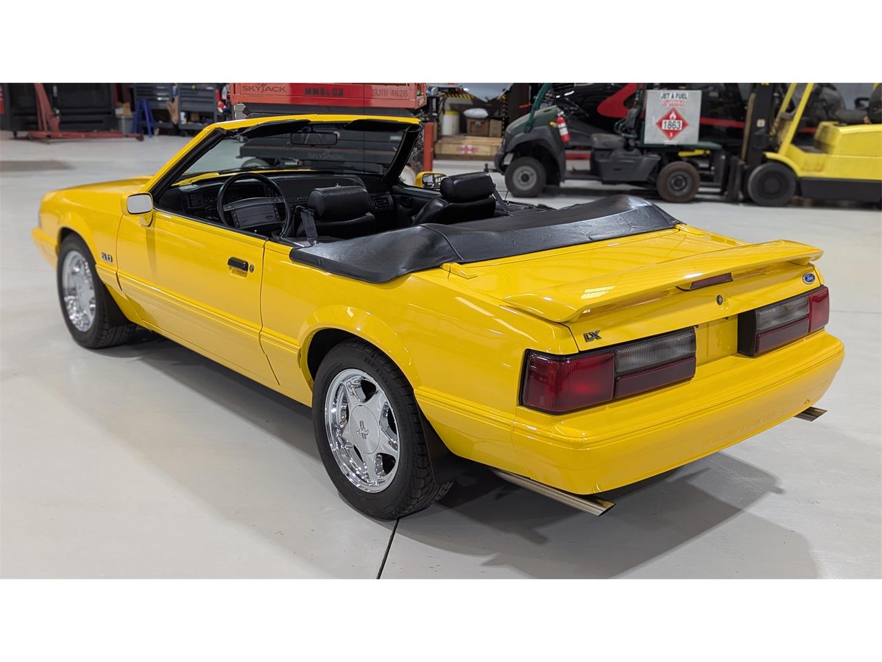 Ford-Mustang-1993-Canary-Yellow-Black-10