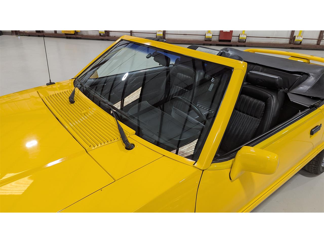 Ford-Mustang-1993-Canary-Yellow-Black-14