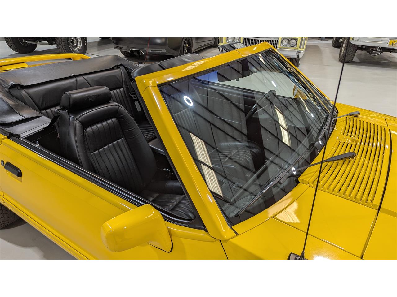 Ford-Mustang-1993-Canary-Yellow-Black-15