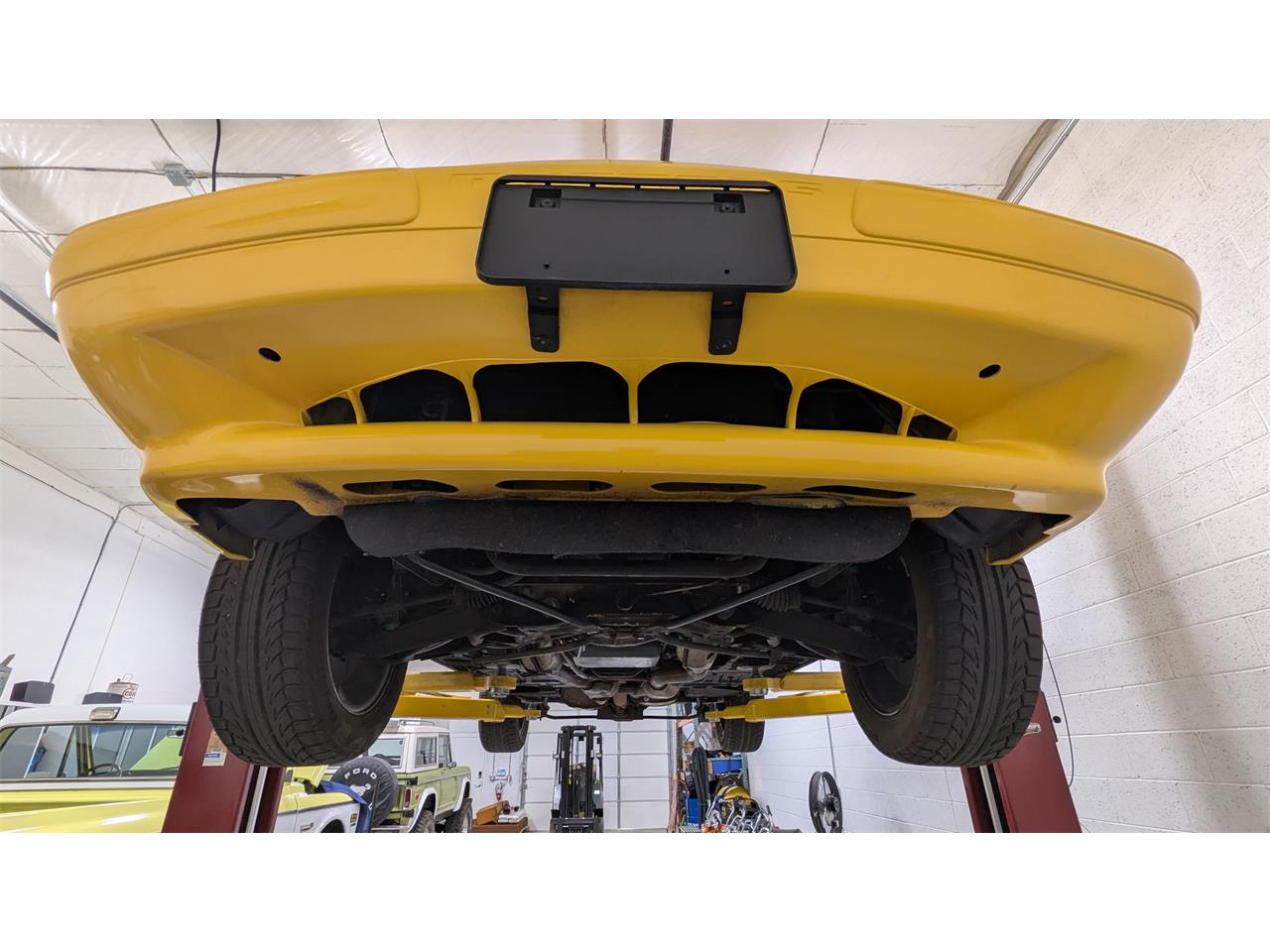 Ford-Mustang-1993-Canary-Yellow-Black-16