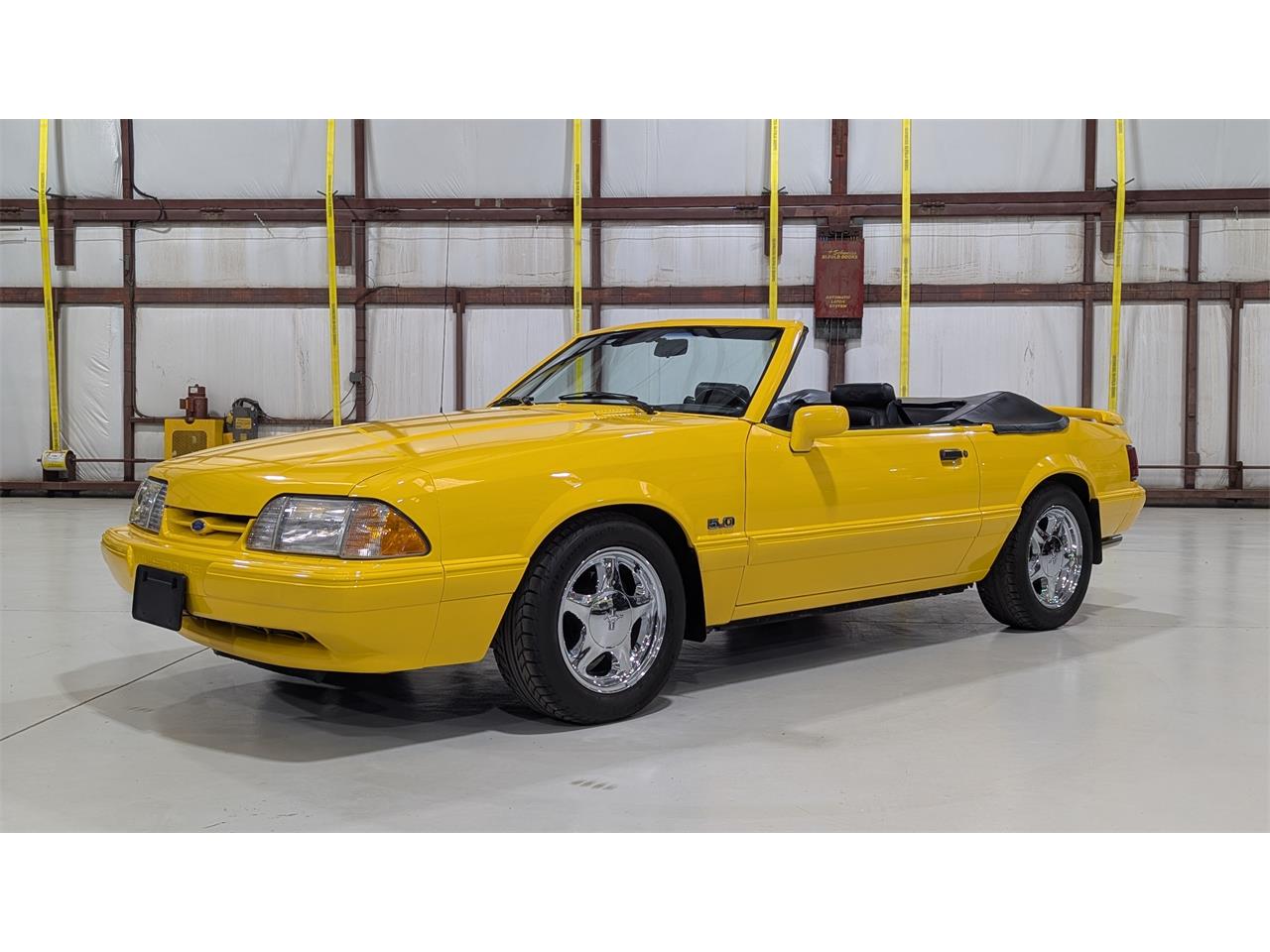 Ford-Mustang-1993-Canary-Yellow-Black-2