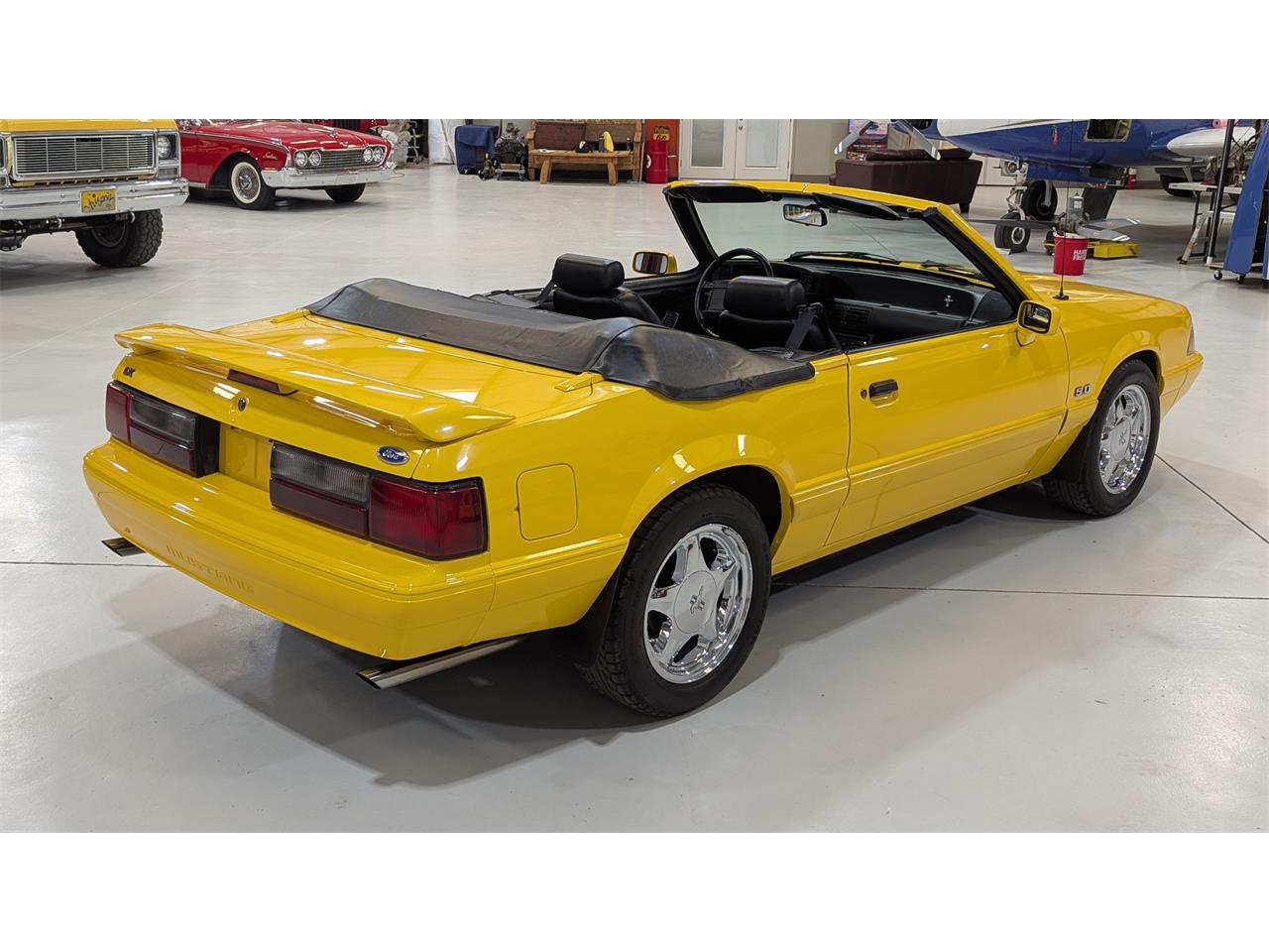 Ford-Mustang-1993-Canary-Yellow-Black-28