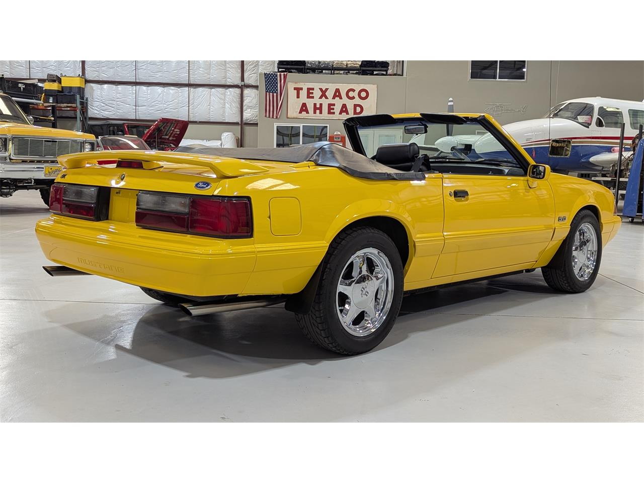 Ford-Mustang-1993-Canary-Yellow-Black-29