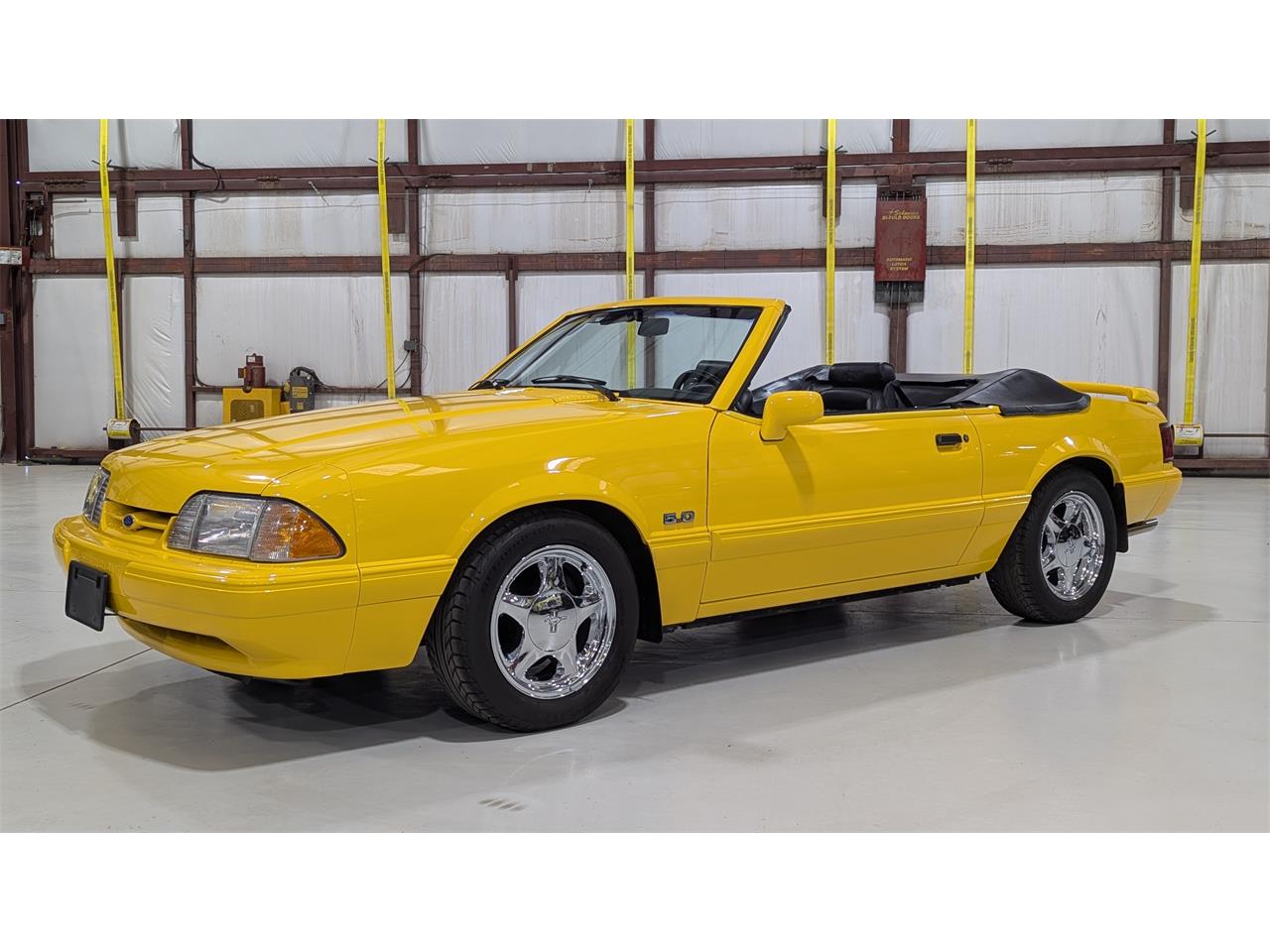 Ford-Mustang-1993-Canary-Yellow-Black-3