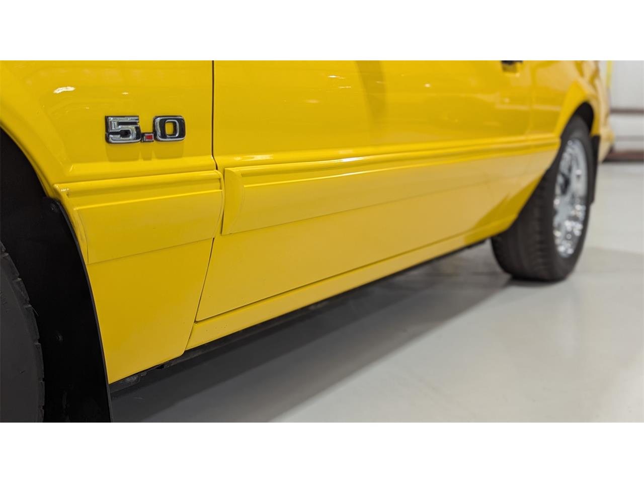 Ford-Mustang-1993-Canary-Yellow-Black-33