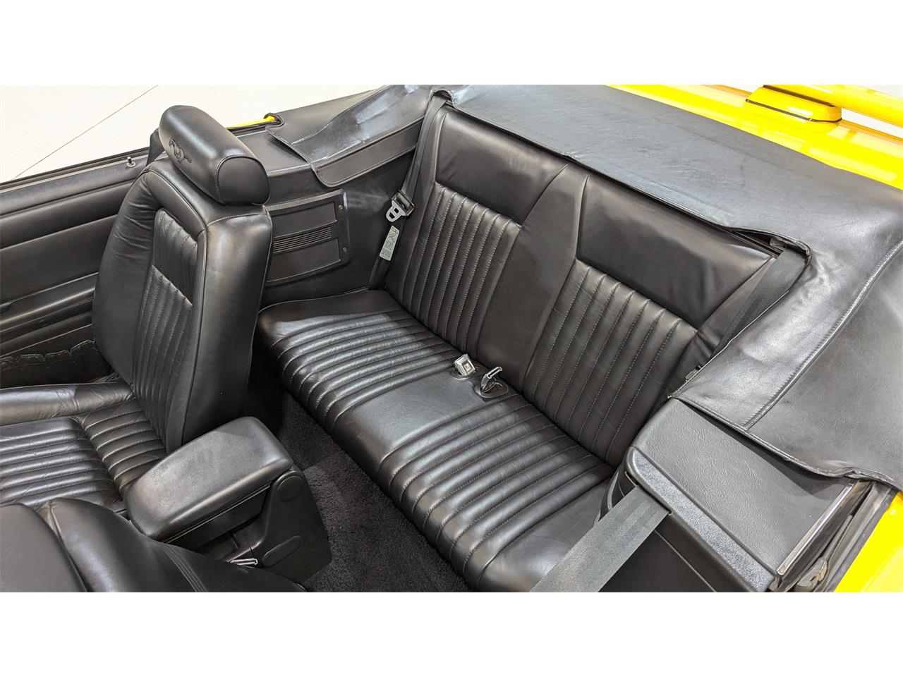 Ford-Mustang-1993-Canary-Yellow-Black-37