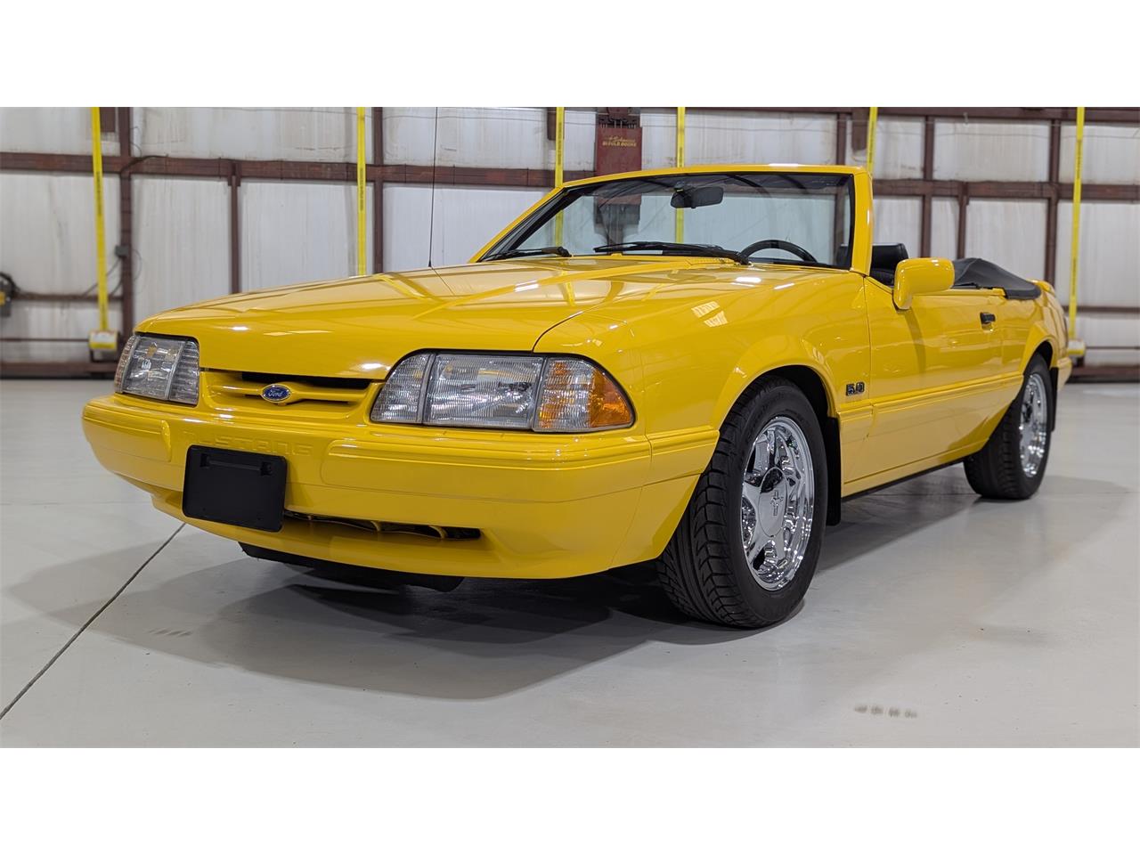 Ford-Mustang-1993-Canary-Yellow-Black-4