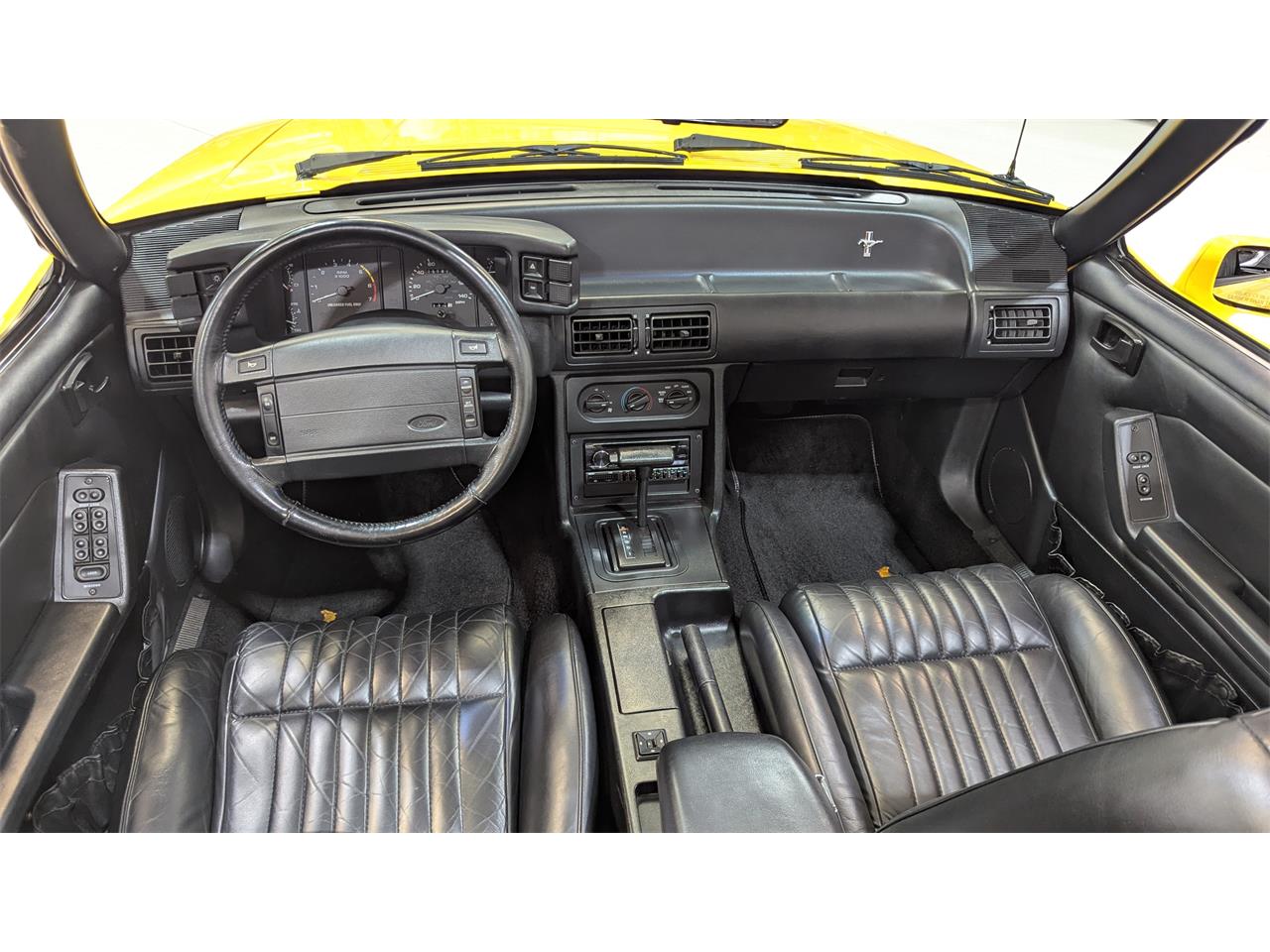 Ford-Mustang-1993-Canary-Yellow-Black-40