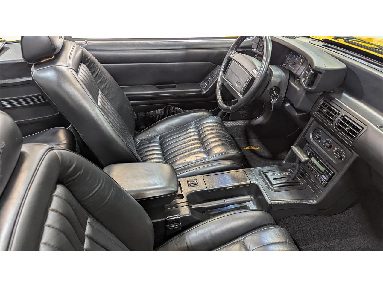 Ford-Mustang-1993-Canary-Yellow-Black-43